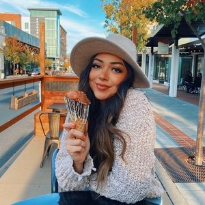 Meet your Posher, Andrea